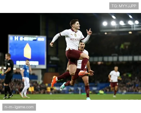 从河床核心到曼城轮换：阿尔瓦雷斯的跨越之路