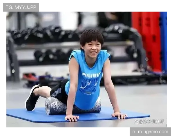 全红婵那日常能省几个亿,泳池边喝矿泉水都能讲究成时尚大片了? 全红婵那日常能省几个亿,泳池边喝矿泉水都能讲究成时尚大片了?