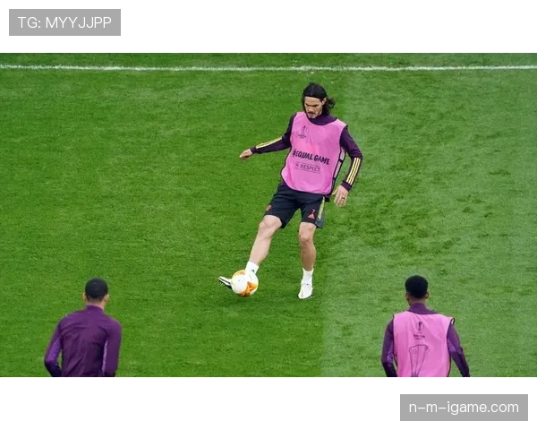 卡瓦尼训练完顺手把蛋白粉当水喝，这自律是真实存在的吗